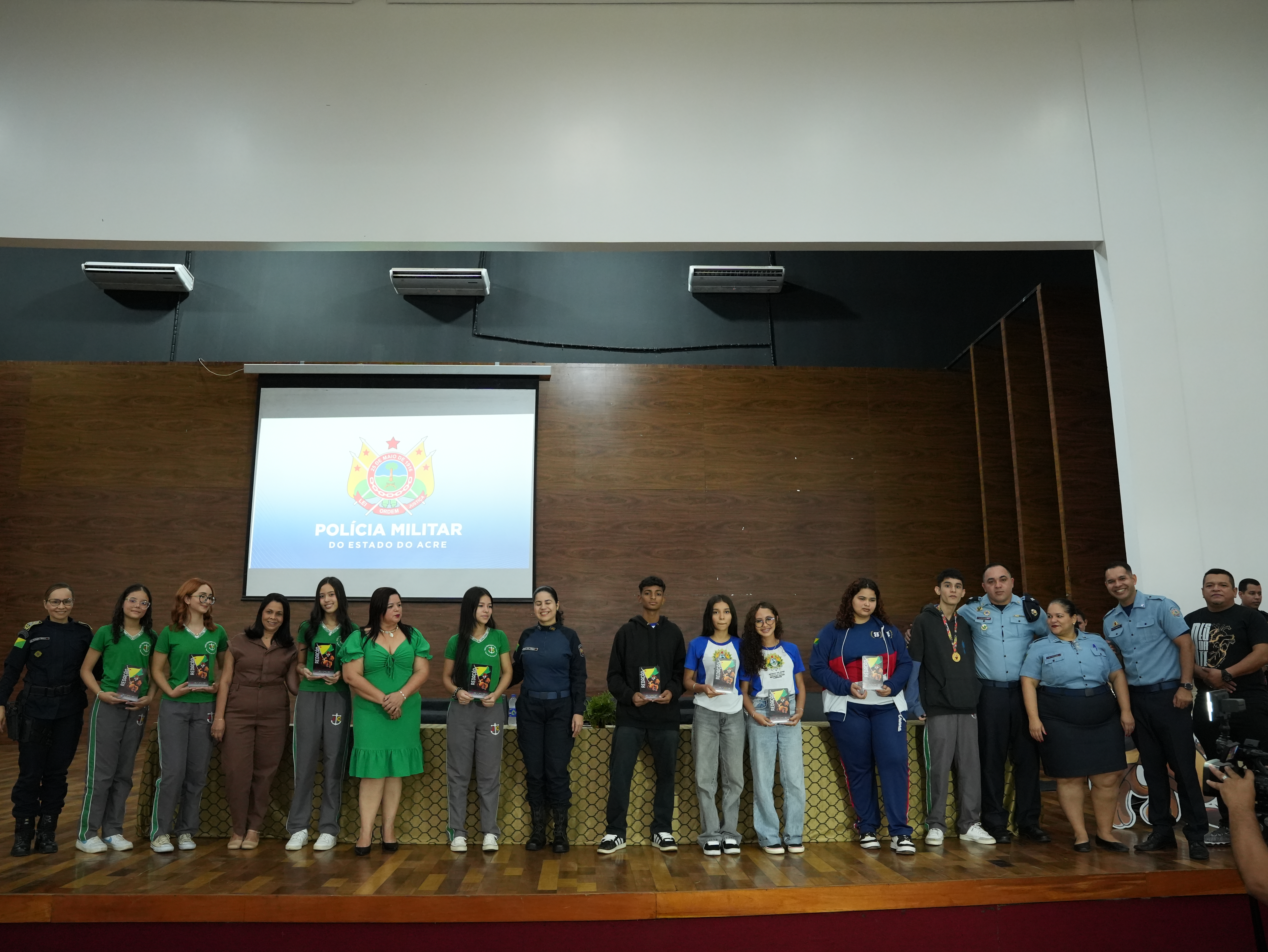 Premiação dos alunos destaque. Foto: Júnior Barros/PMAC.