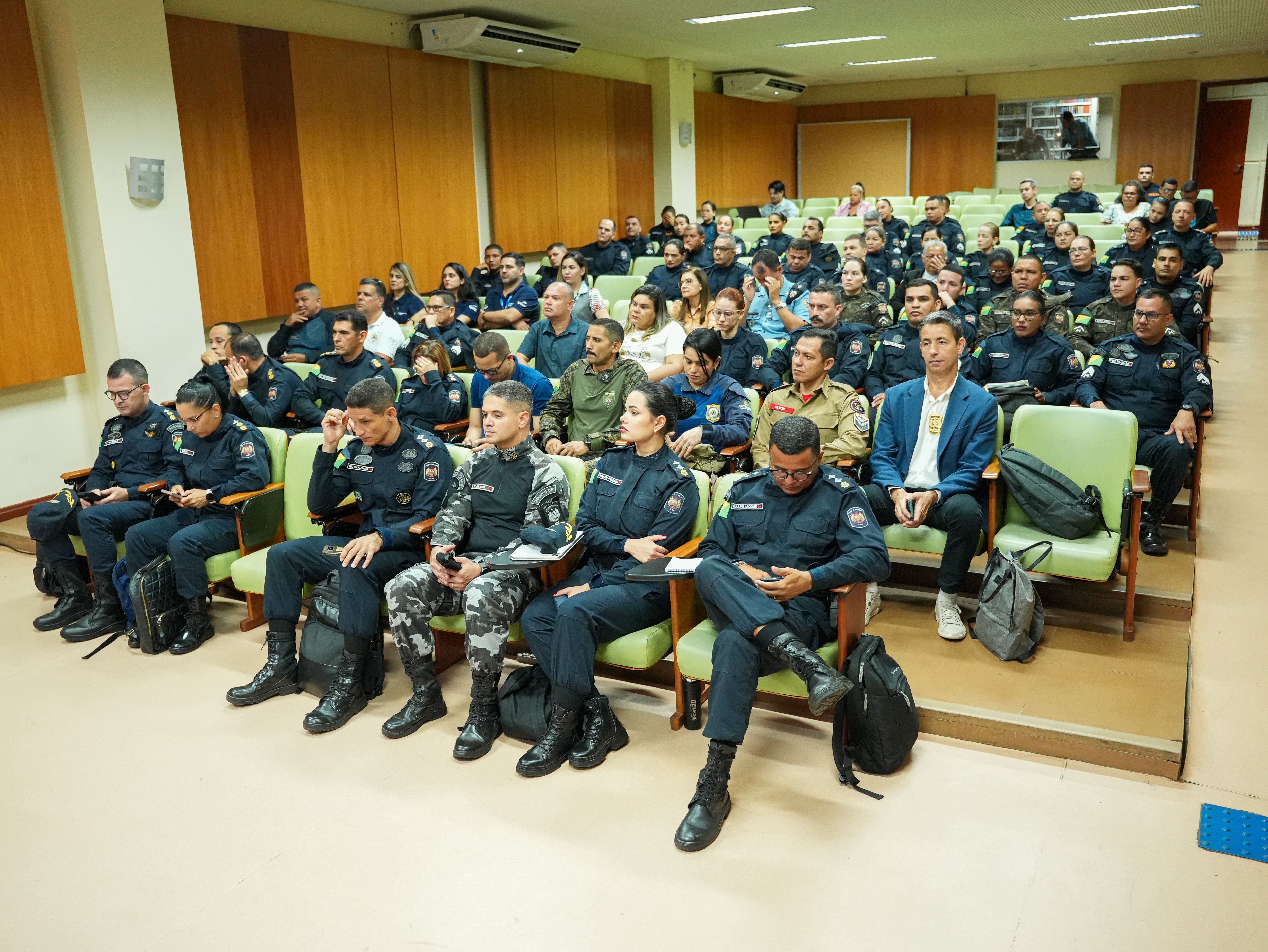 A abertura ocorreu no auditório da biblioteca pública. Foto: Davi Silva Barbosa/PMAC.