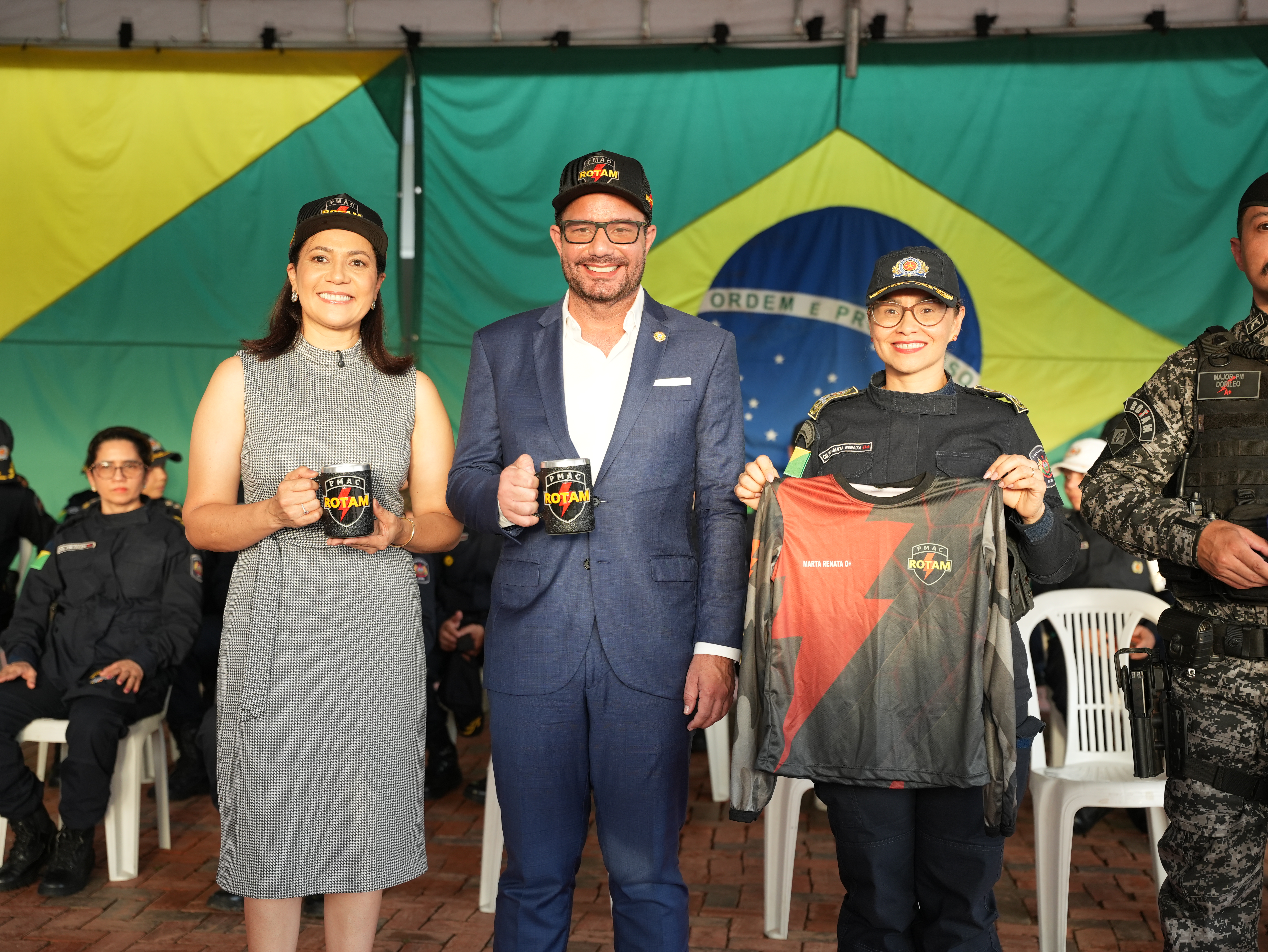 Governador do Acre, vice-governadora e comandante-geral da PMAC. Foto: Jhonatan Santos/PMAC.