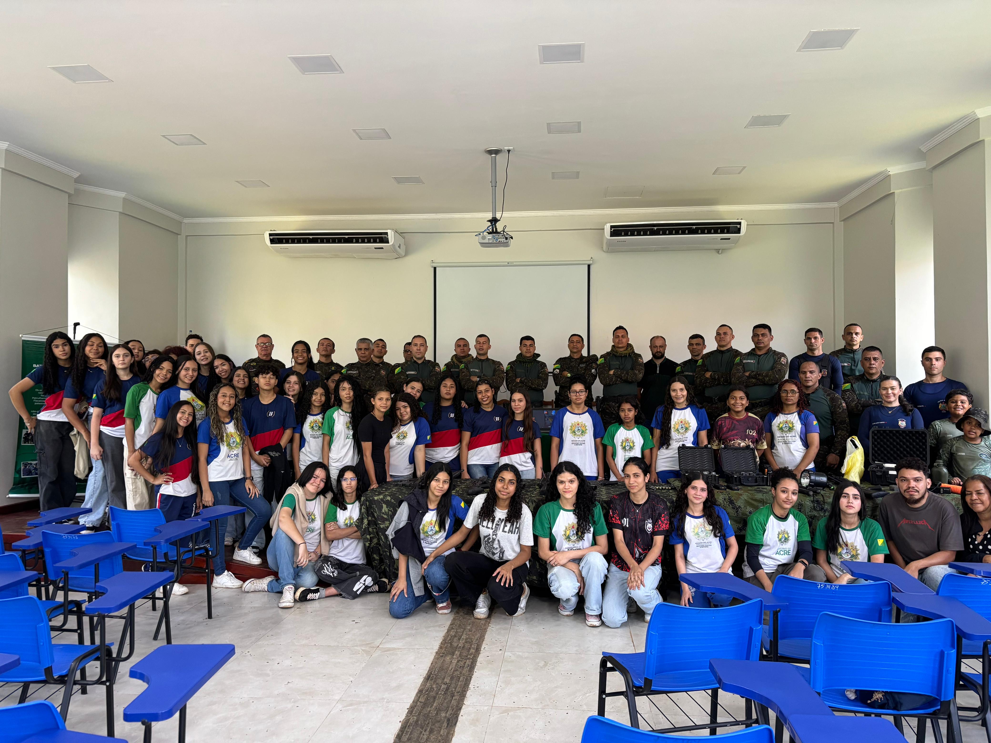 39 alunas da Escola Estadual Sebastião Pedrosa visitam o BPA. Foto: Reprodução.