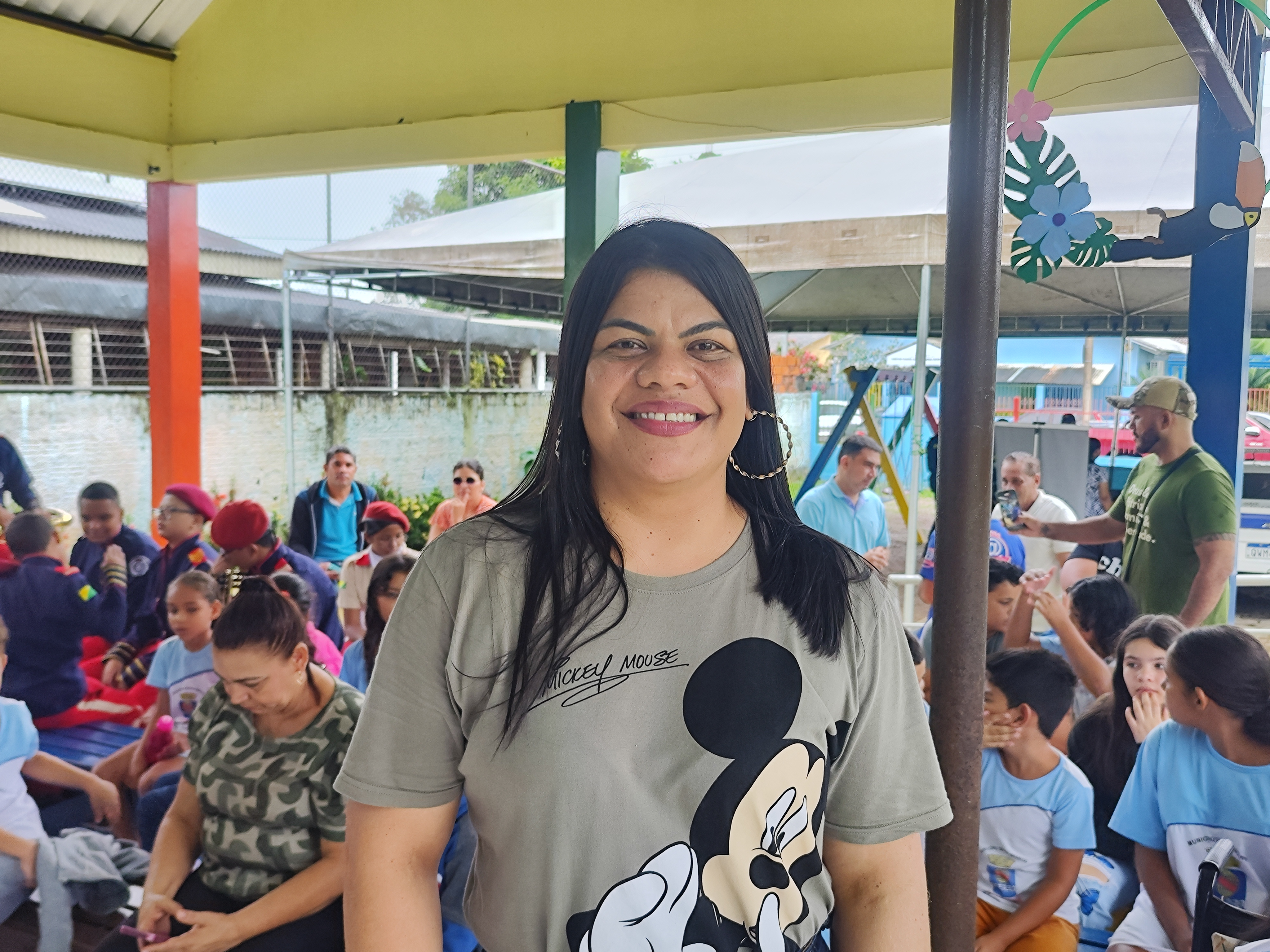 Renata Campos, diretora da escola, comemora a iniciativa da PMAC. Foto: Joabes Guedes/PMAC