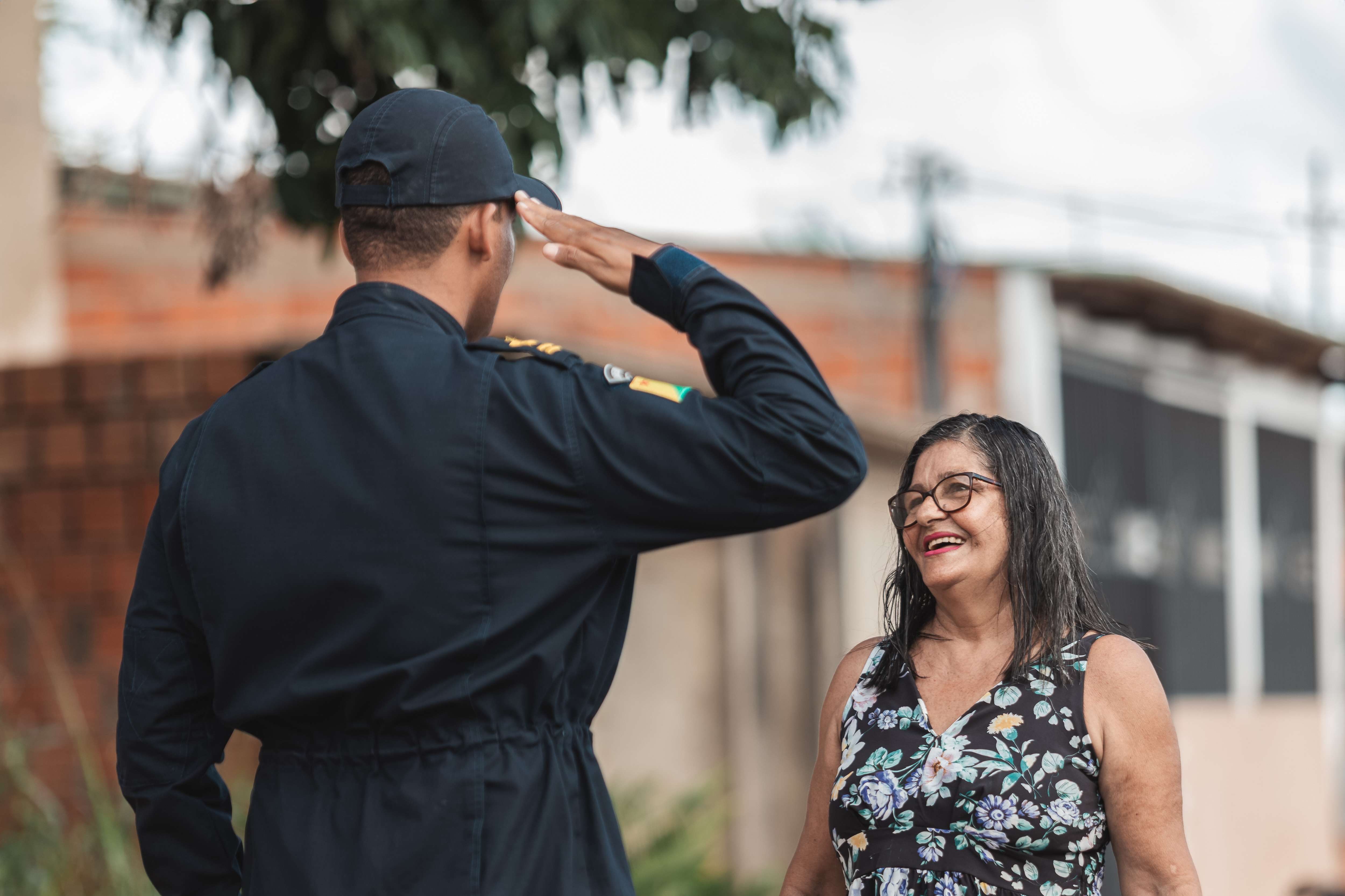 Wellington bate continência para a matriarca: 