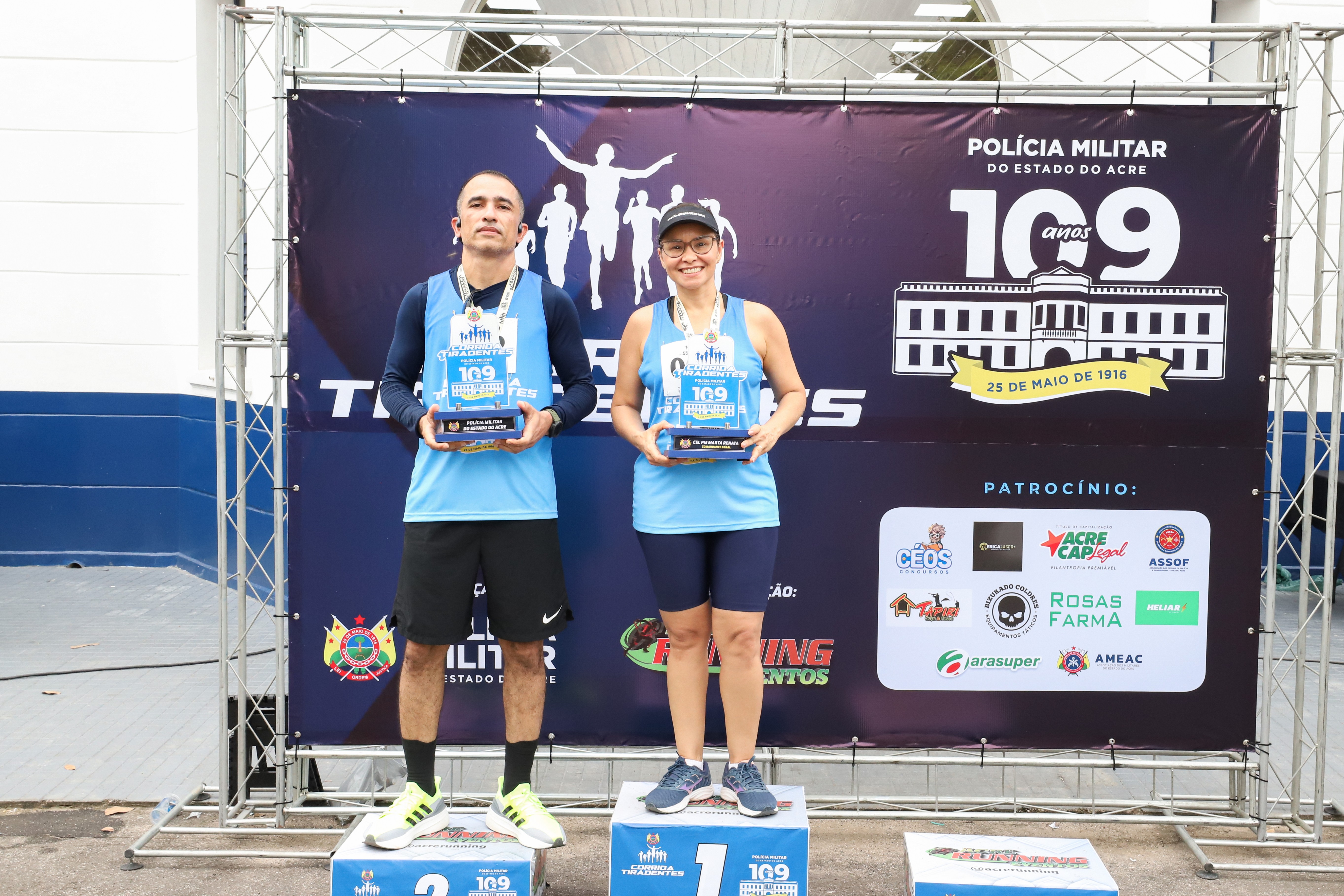 Comandante-geral, Coronel Marta Renata e sub comandante-geral, Coronel K. Albuquerque participam da Corrida Tiradentes. Foto: Francisco Moura.