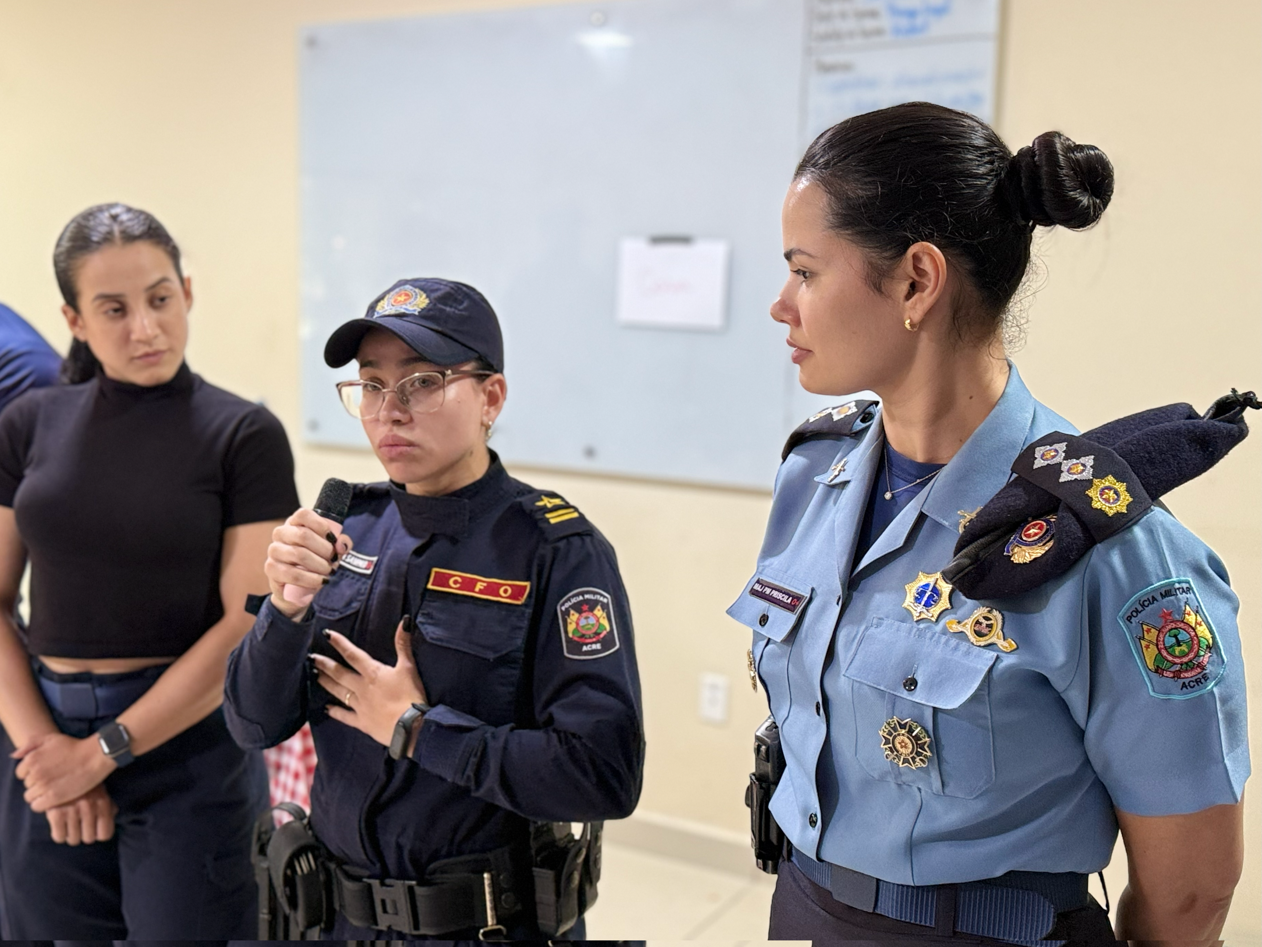 Major Priscila Siqueira à direita. Foto: Joabes Guedes/PMAC