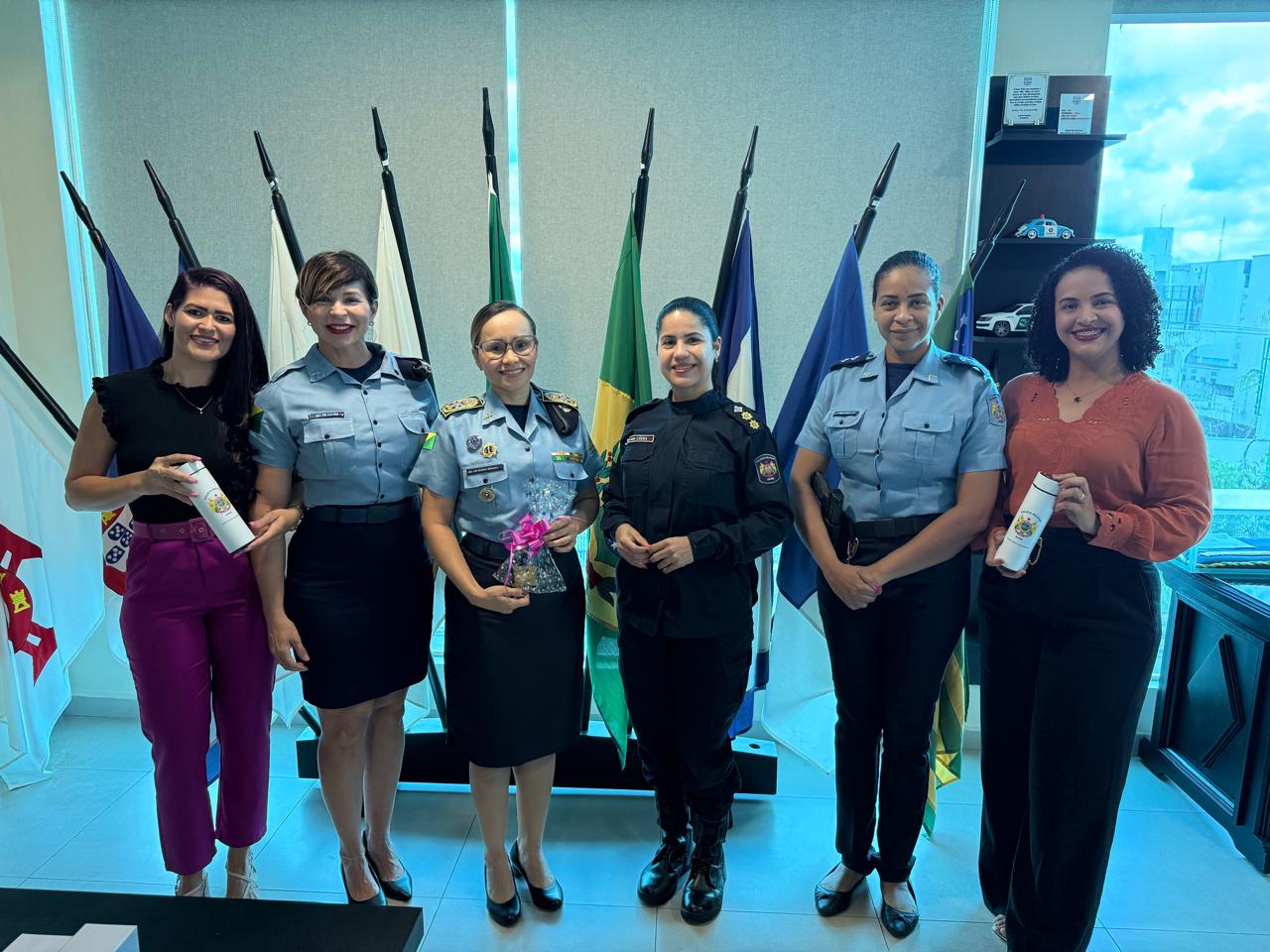 Durante a reunião, as alunas demonstraram gratidão à comandante-geral. Foto: Joabes Guedes/PMAC.
