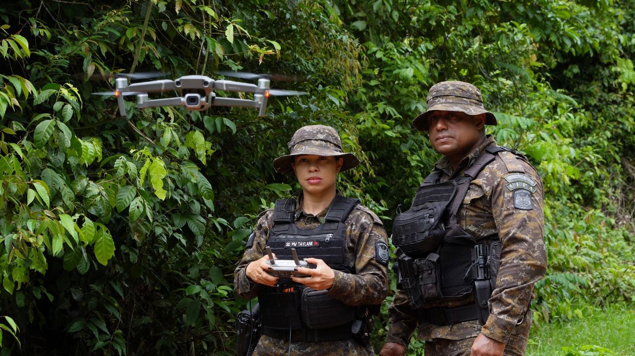 Operadores de drone do BPA. Foto: Davi Silva Barbosa/PMAC.