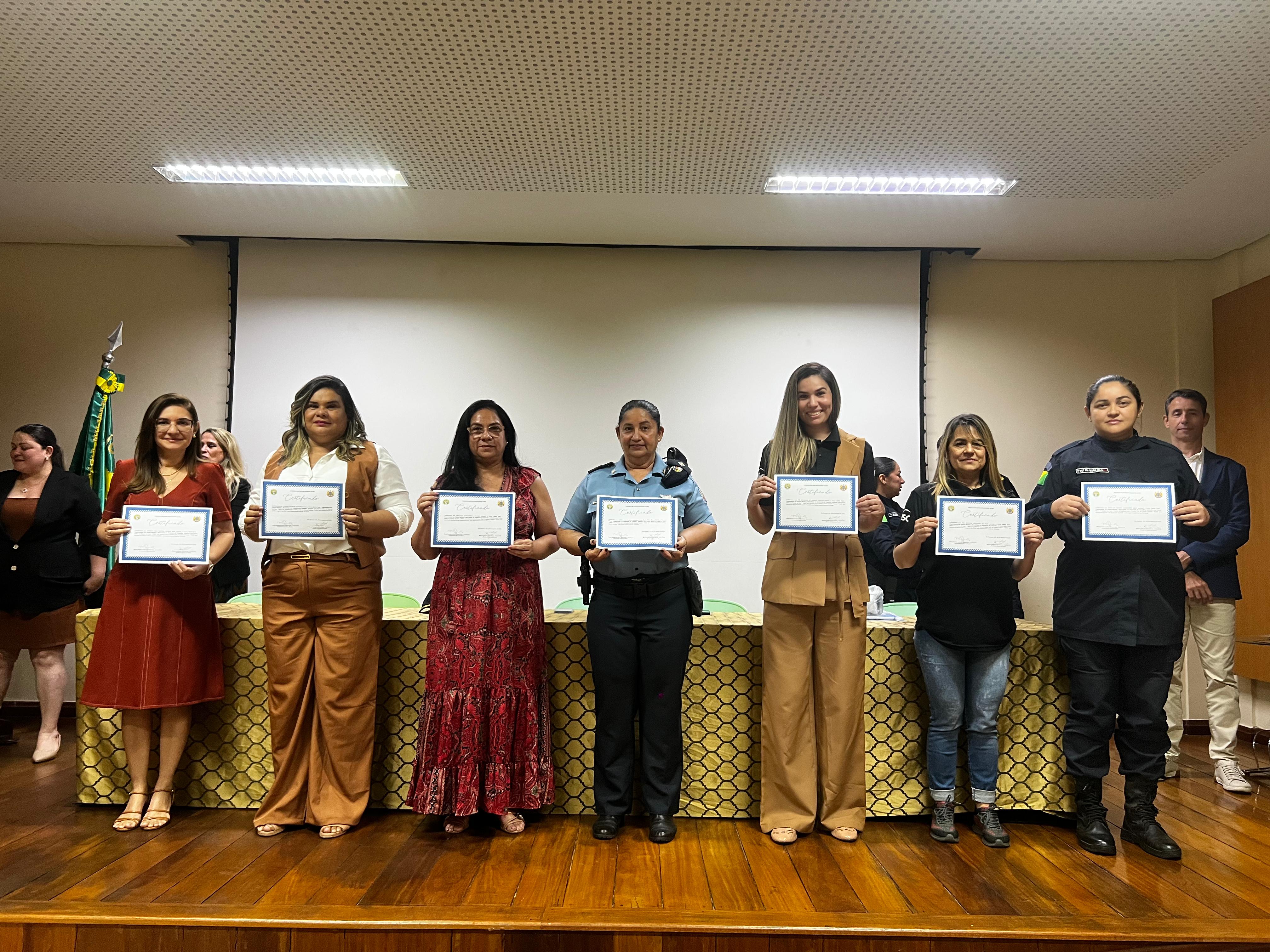 Alunos receberam certificados de conclusão. Foto: Ingrid Maia/PMAC.