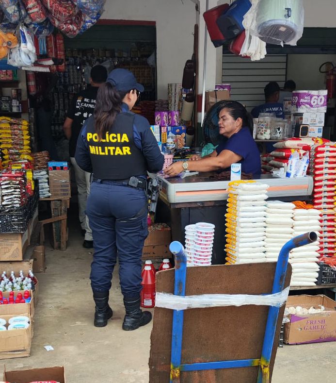 Panfletagem em área comercial. Foto: cedida.